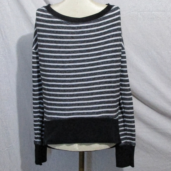 Victoria secret sport sweater - Picture 2 of 3